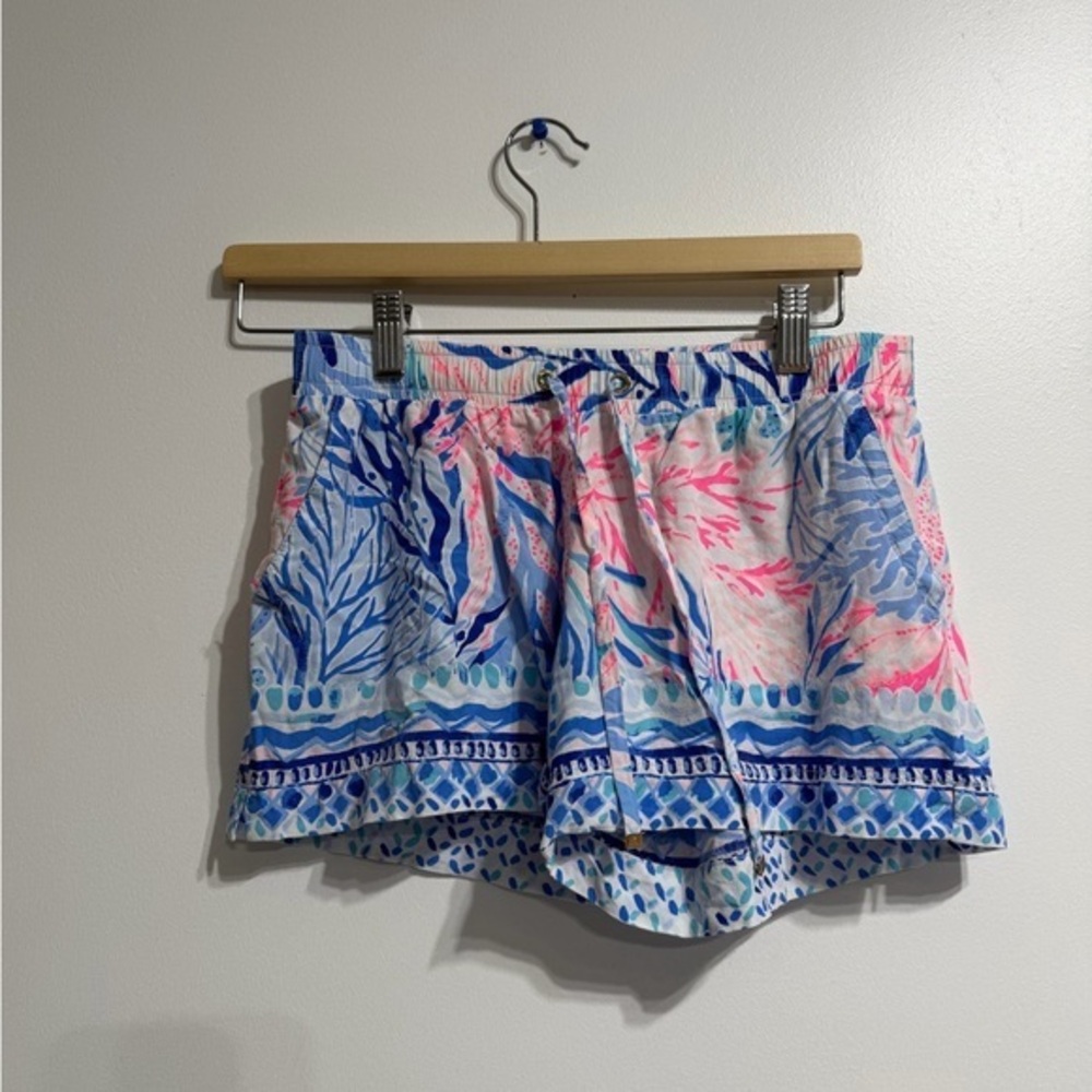 Lilly Pulitzer stretchy shorts with pockets